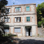 La Casa Colonica ex Mutilatini, a Portonovo, che il Comune di Ancona intende mettere all’asta (foto di Lamberto Marrazzo)