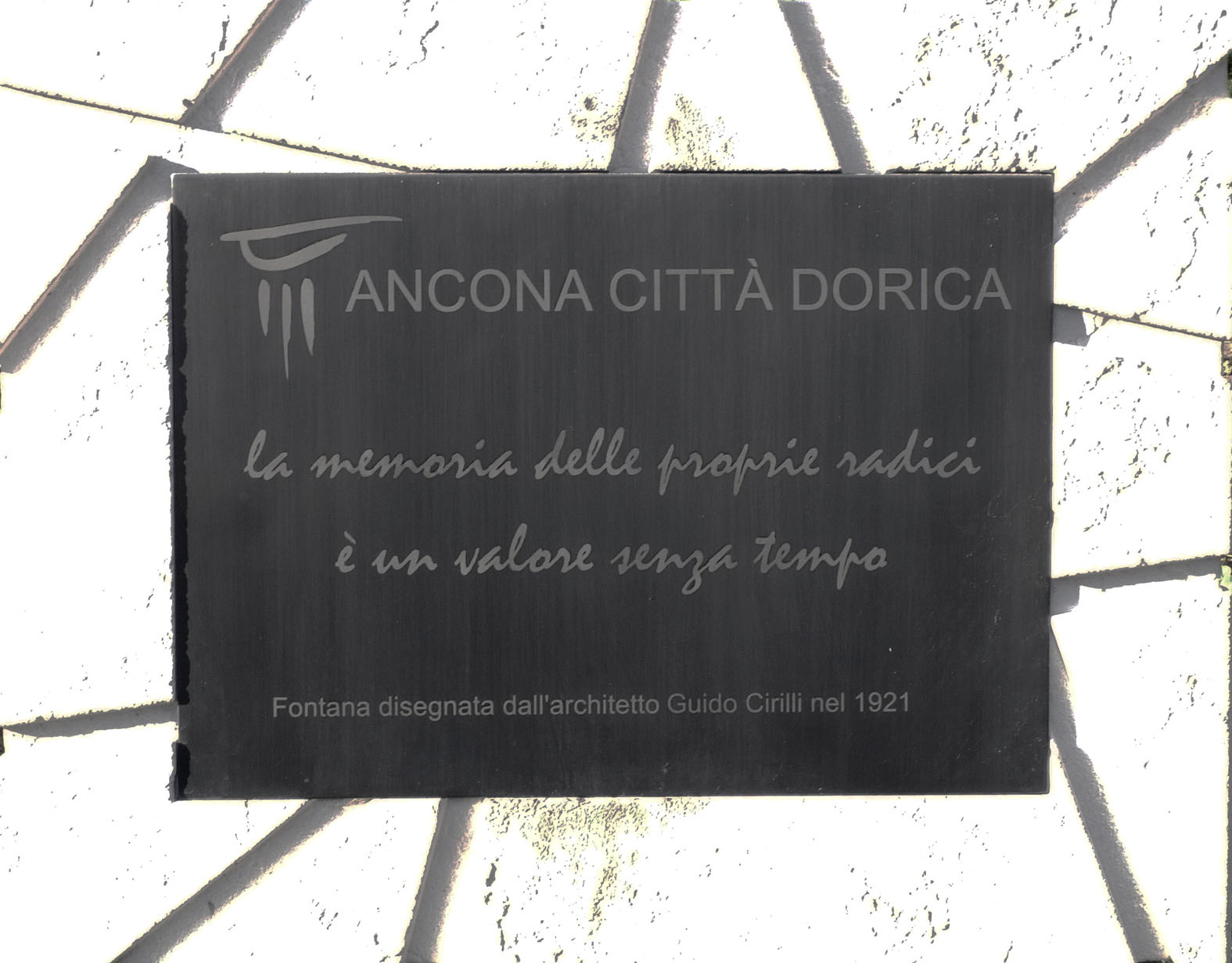 La fontana “dorica” di Guido Cirilli