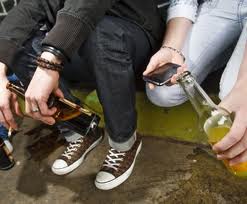 Abuso di alcol fra i giovani in calo nelle Marche