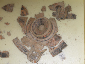  kylix attica, uno degli oltre 100  reperti in attesa di restauro ritrovati nel sito archeologico Piceno a Casine di Paterno, Ancona (foto di Silvia Breschi)