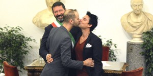 Ignazio Marino registra matrimoni gay in Campidoglio