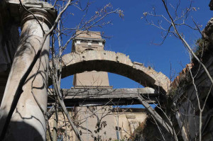 1)  Un’immagine scattata all’interno del chiostro dell’ex Convento di San Francesco ad Ancona